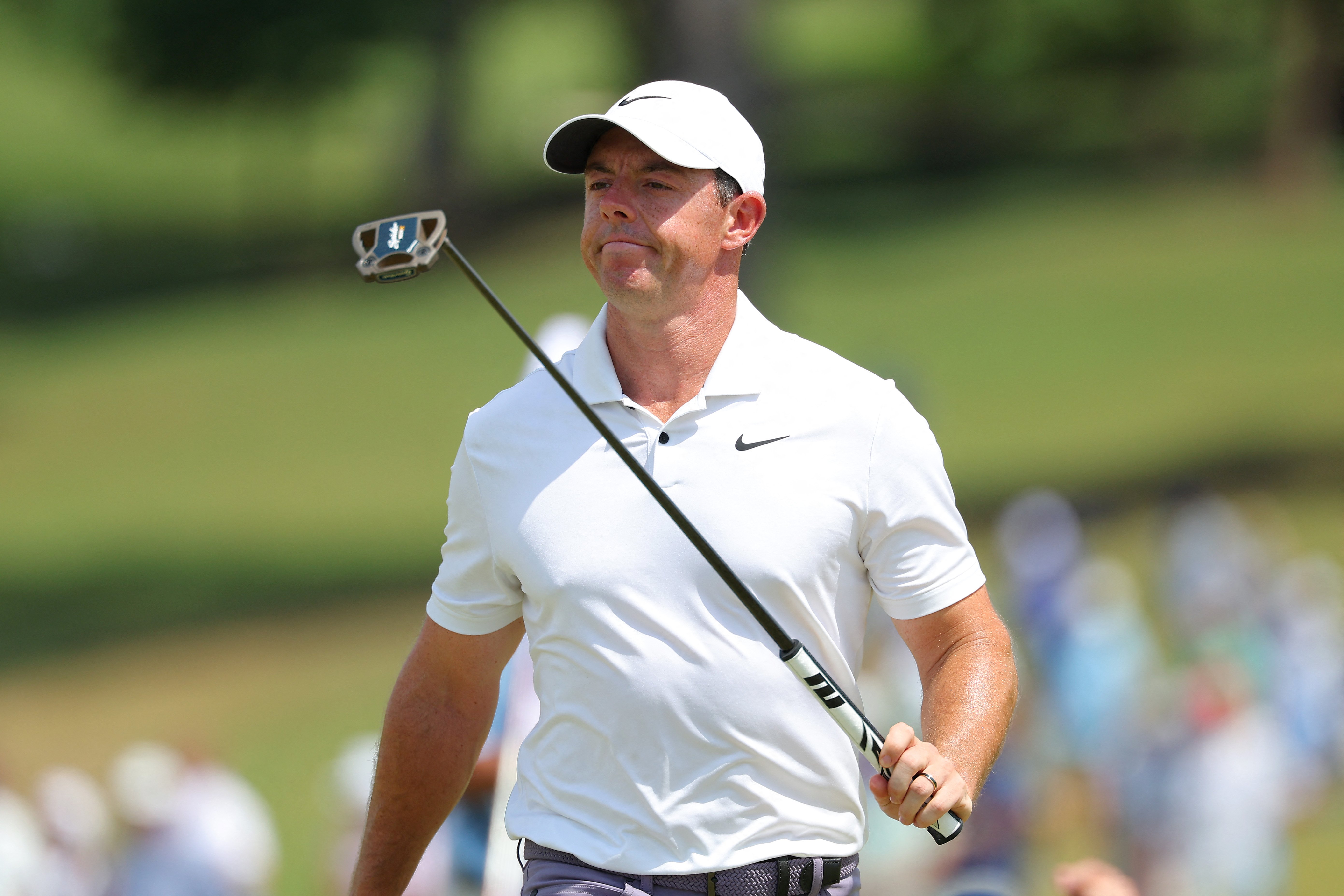 McIlroy posts 1-shot lead, nears Irish Open crown
